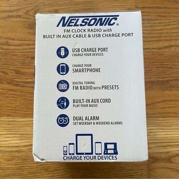 NWT Nelsonic FM Clock Radio with Built in Aux Cable & USB Charge Port - Picture 4 of 10